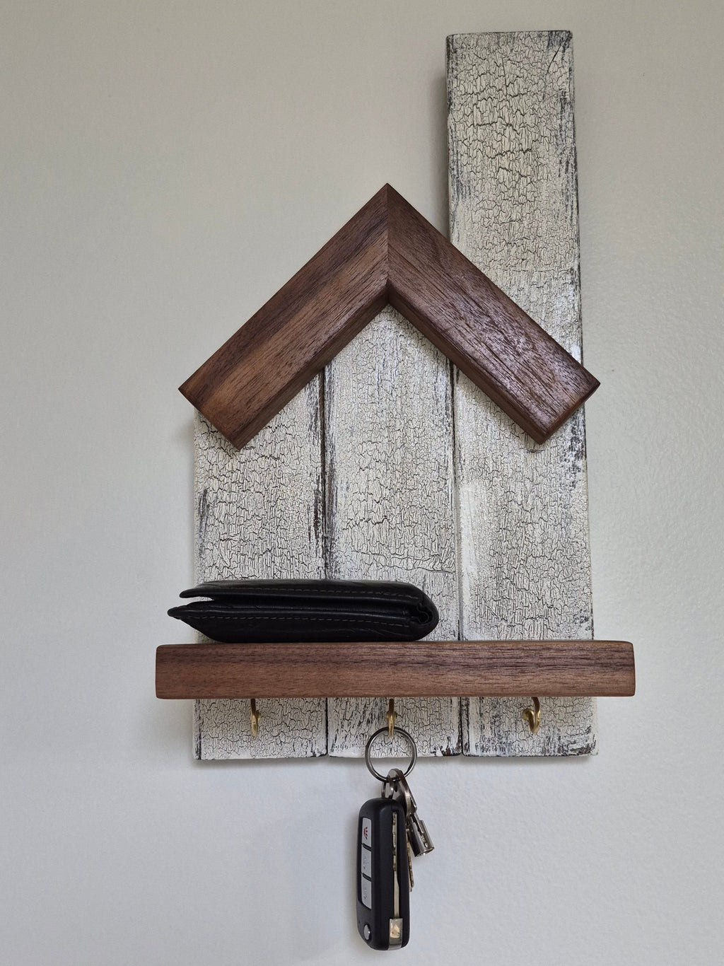 Rustic Entryway Key Holder with Shelf – 7.5in x 14in