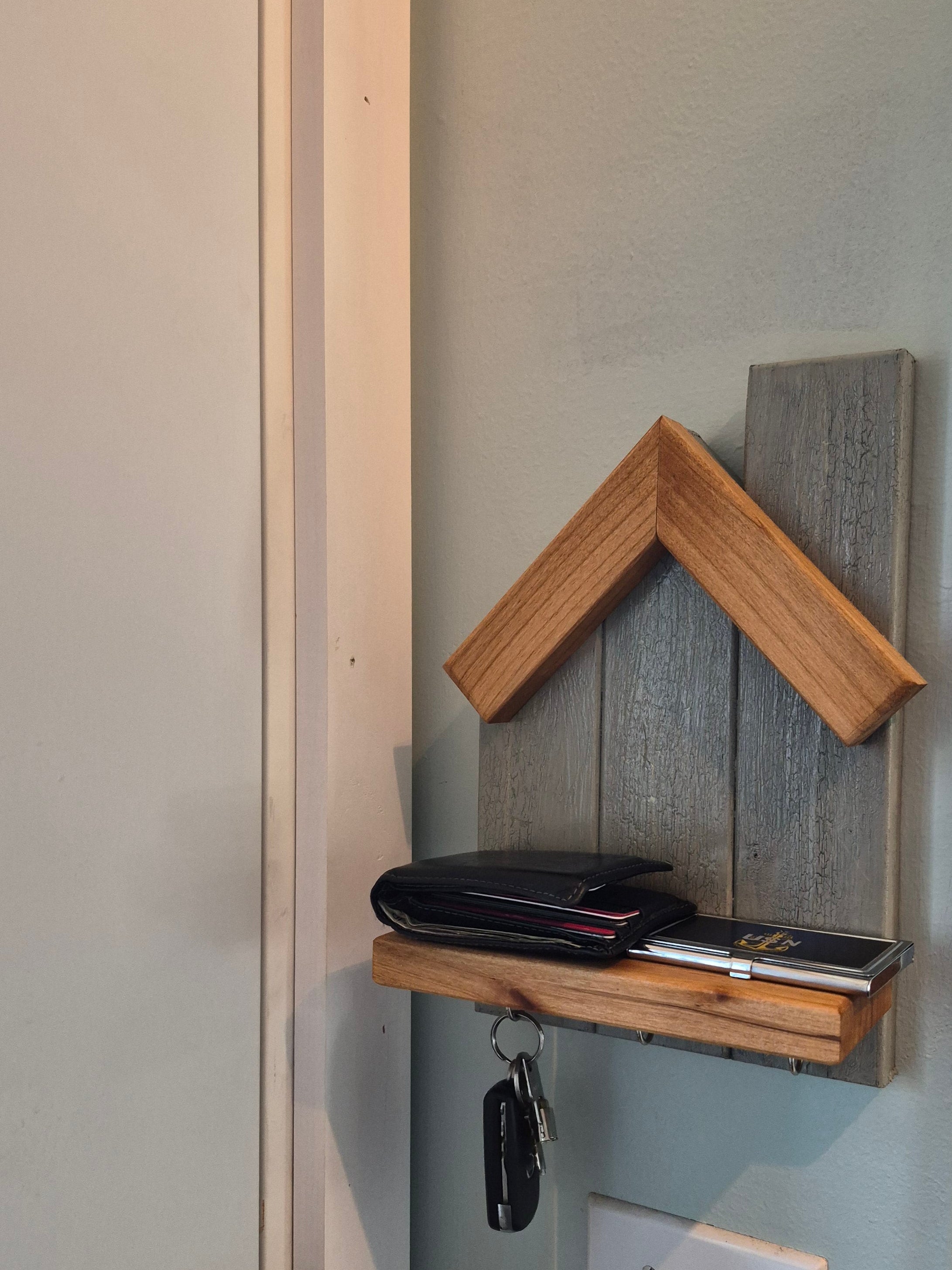 Rustic Entryway Key Holder with Shelf – 7.5in x 14in